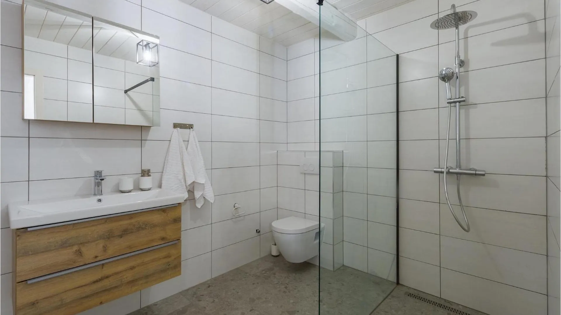 Villa Rosa Kringa Tinjan Holiday home