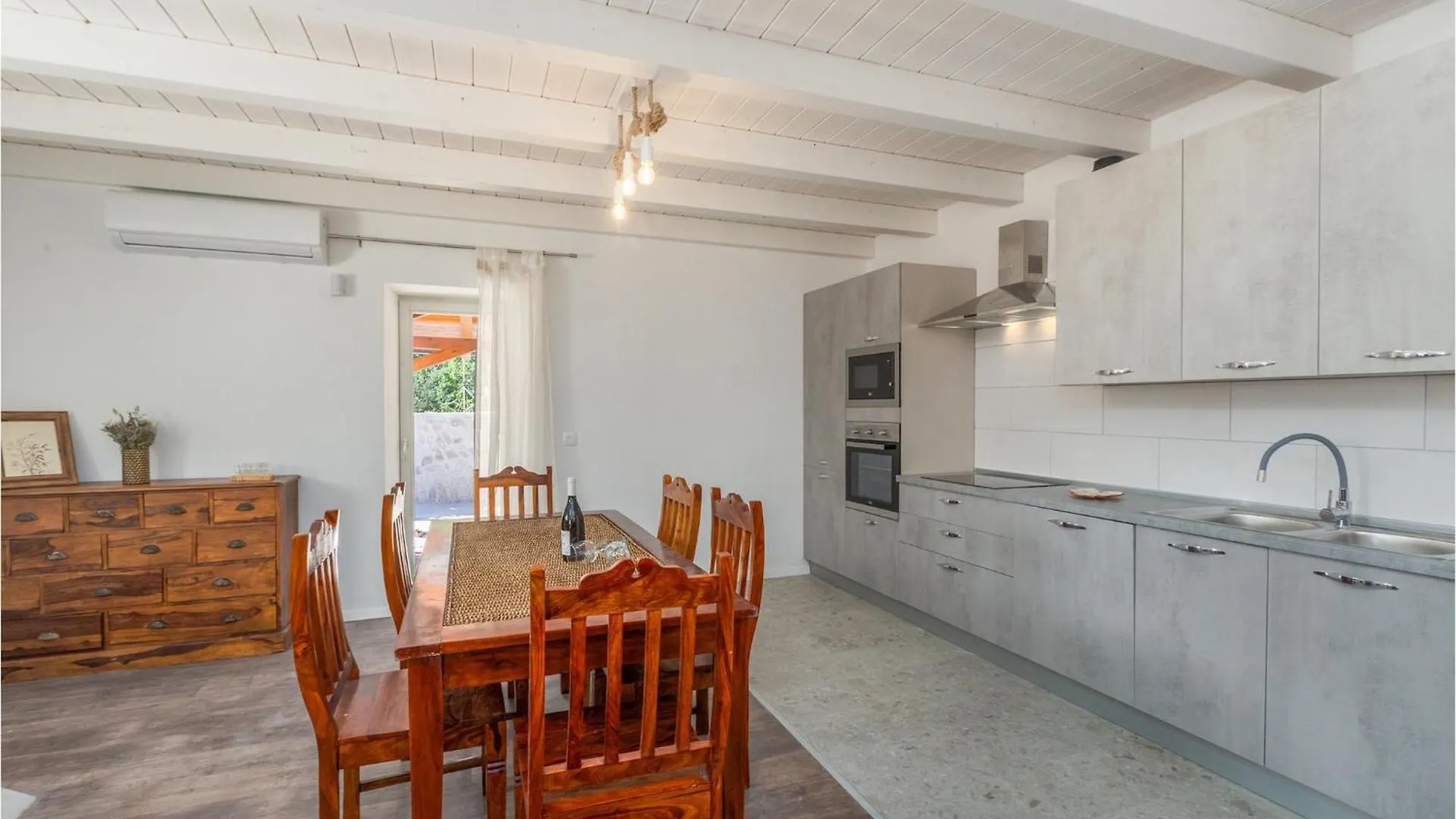 Villa Rosa Kringa Tinjan Holiday home