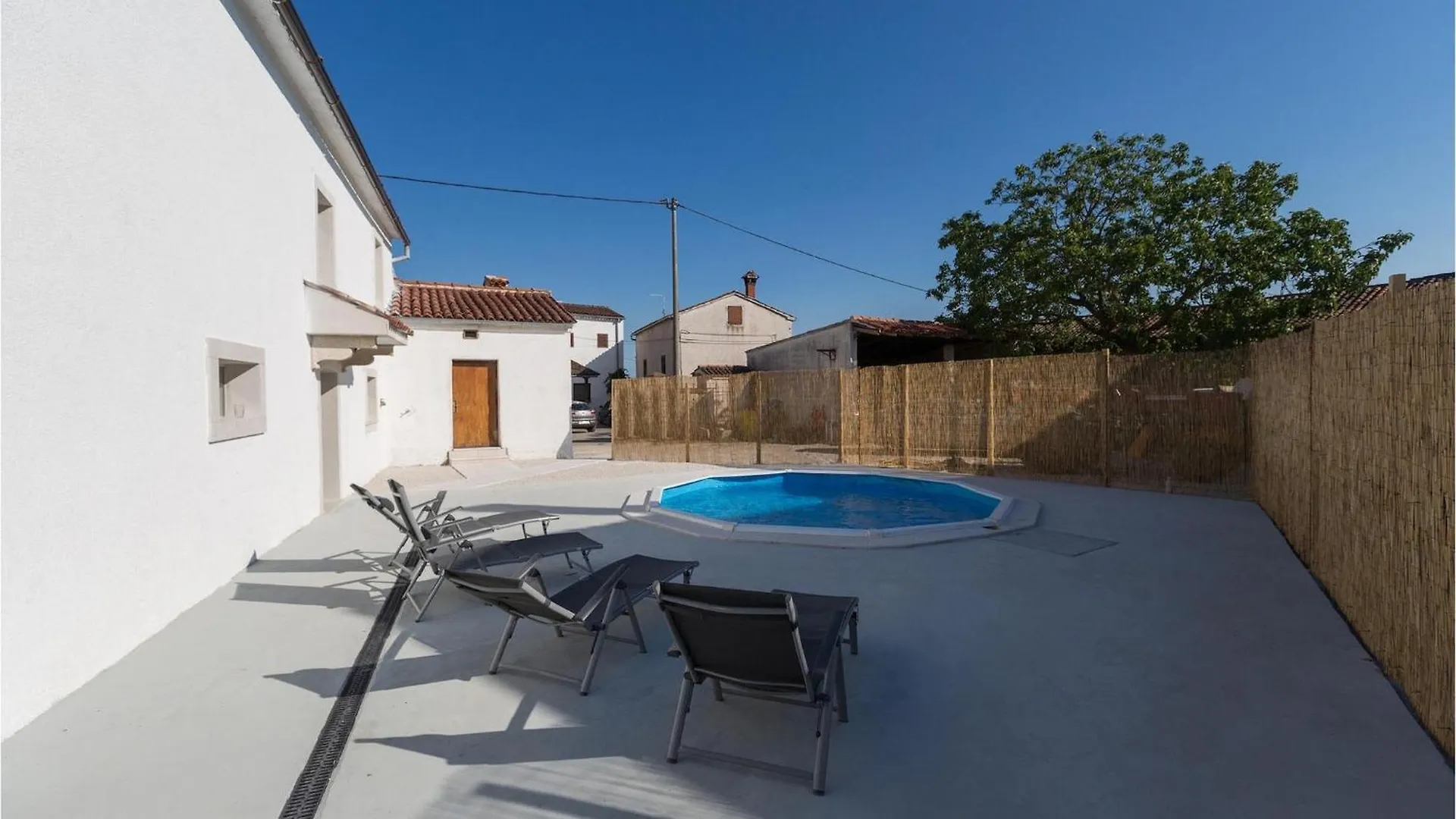 Villa Rosa Kringa Tinjan Holiday home