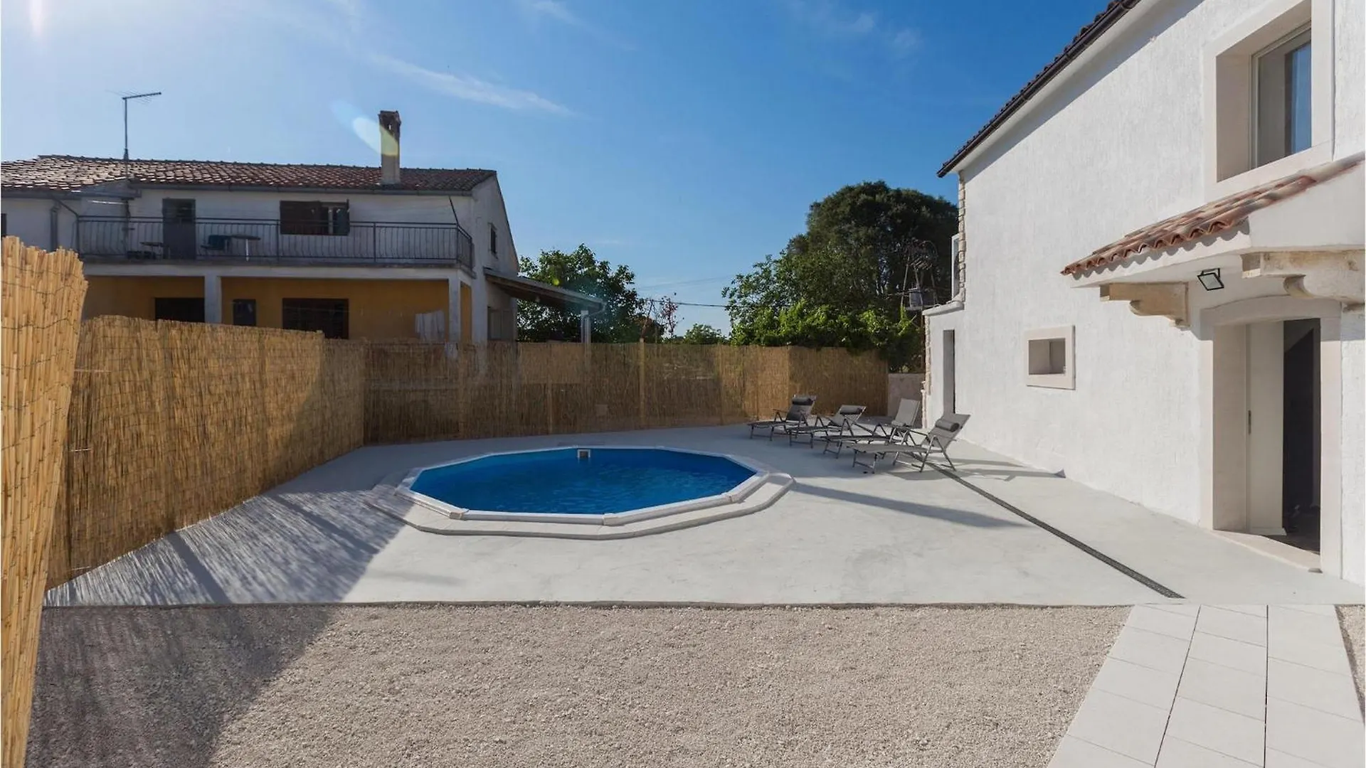 Villa Rosa Kringa Tinjan Holiday home